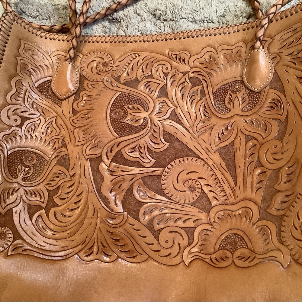 Hand Tooled Leather handbag - Picture 9 of 9